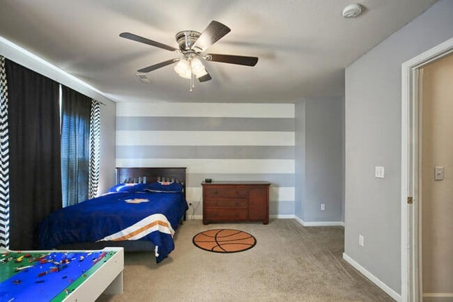 Building Photo - 3 Bedroom 3.5 Bath Townhome - Available Au...