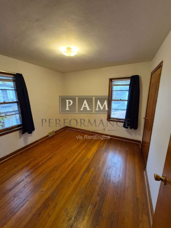 Building Photo - 328 N 68th St