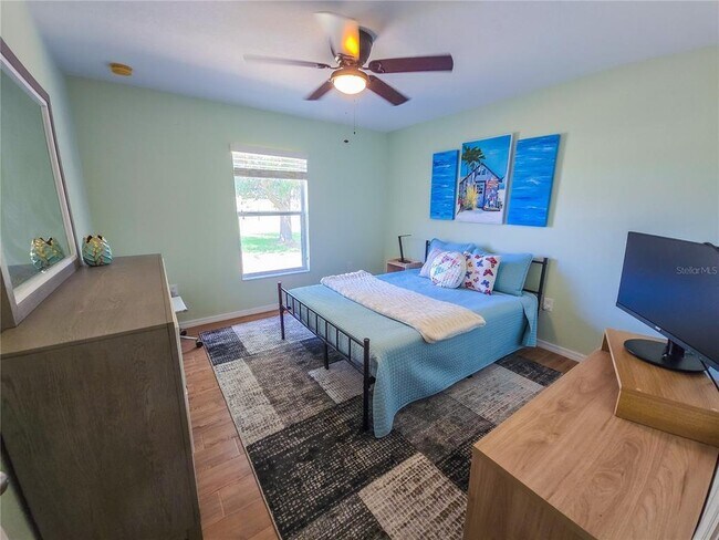 Building Photo - 421 Londrina Dr