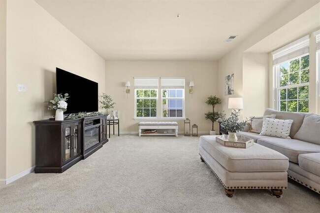 Building Photo - 601 Pointe View Dr