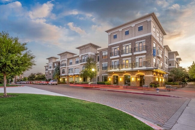 Building Photo - Bexley Lake Forest