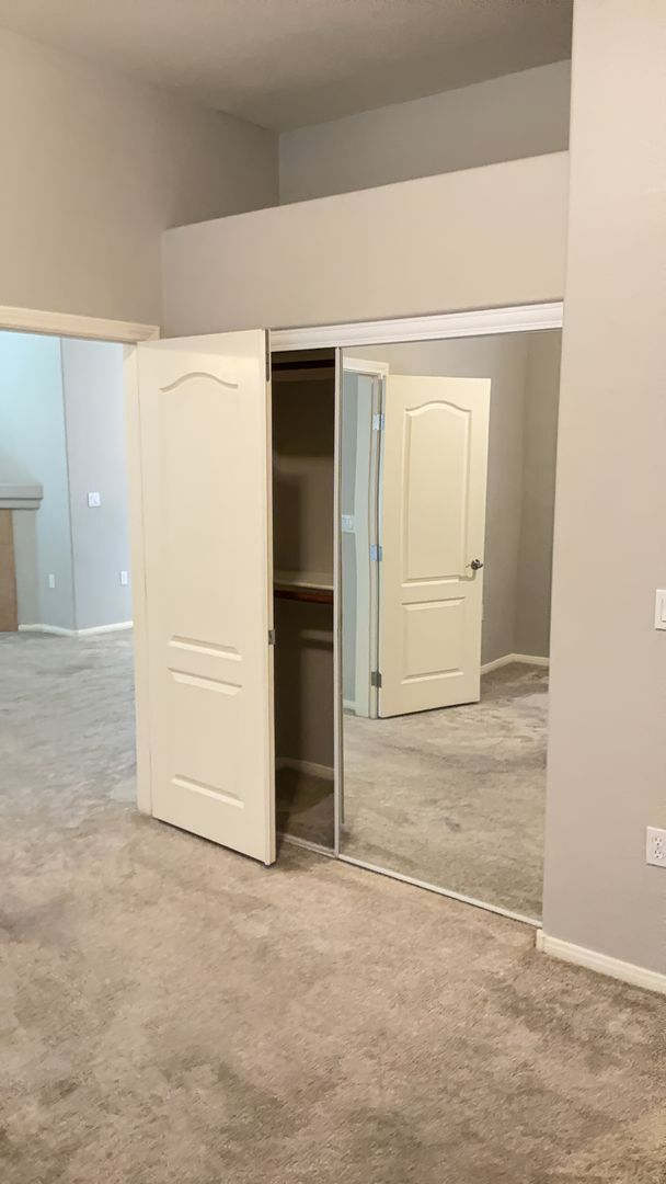 Building Photo - Condo 2 bedroom 2 bathroom Gated Entrance