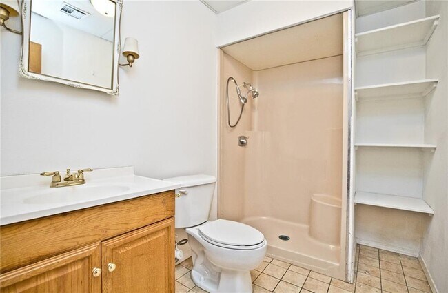 Building Photo - 11 Bromwich Ln