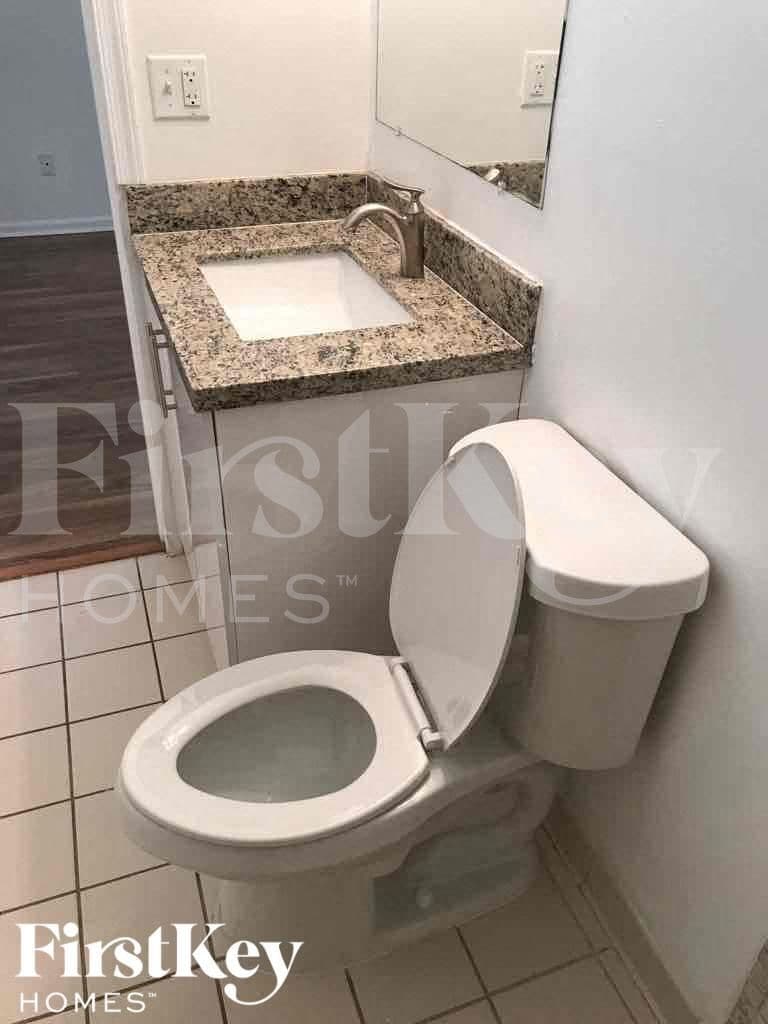 Building Photo - 844 Date Palm Dr