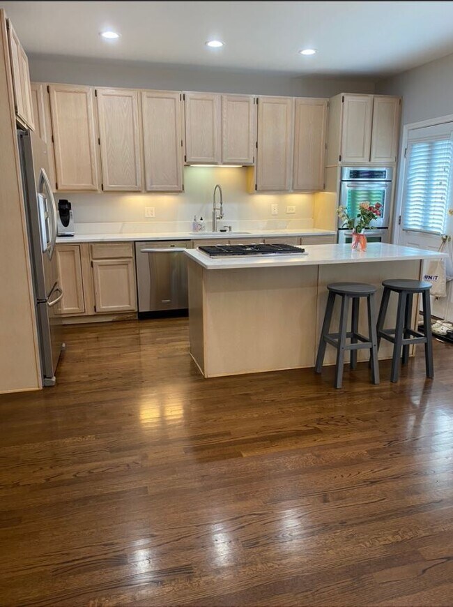 Upgraded Kitchen - 5326 S Ingleside Ave