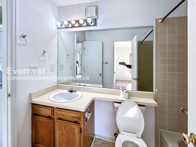 Building Photo - 3700 Iguana Dr