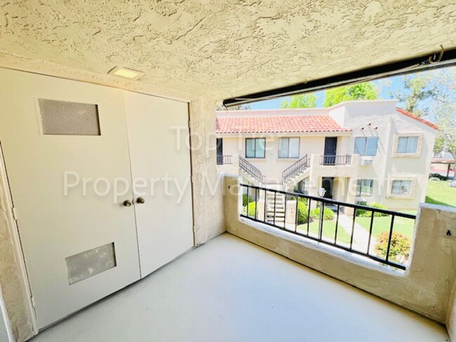 Building Photo - Beautifully remodeled 1BR, 1BA condo in th...