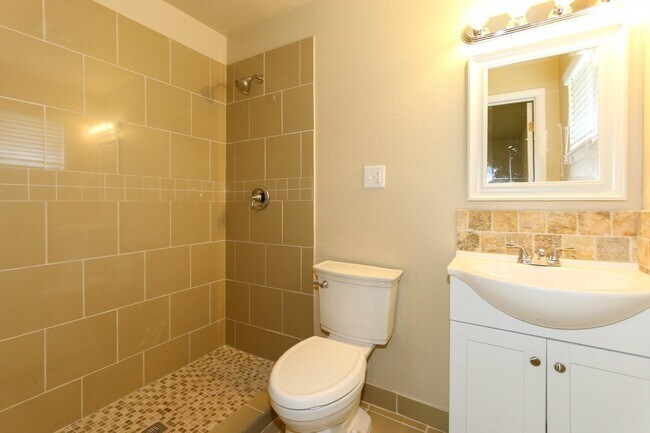 Building Photo - 7626 Troulon Dr