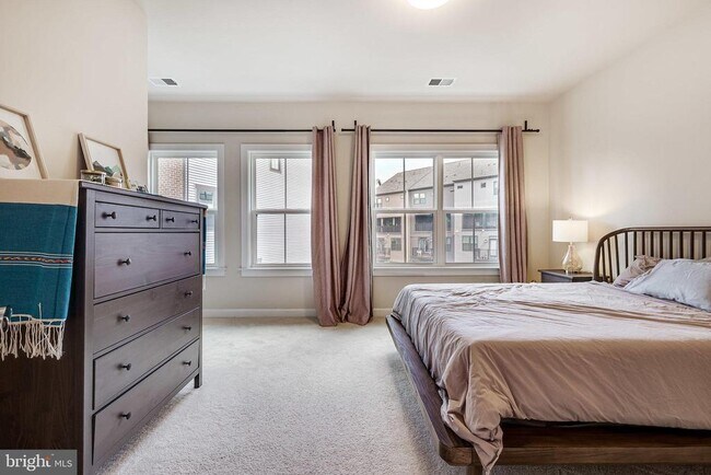 Building Photo - 2335 Water Promenade Ave