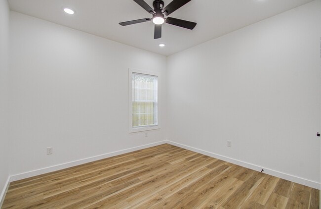 Building Photo - 5315 Dewberry St