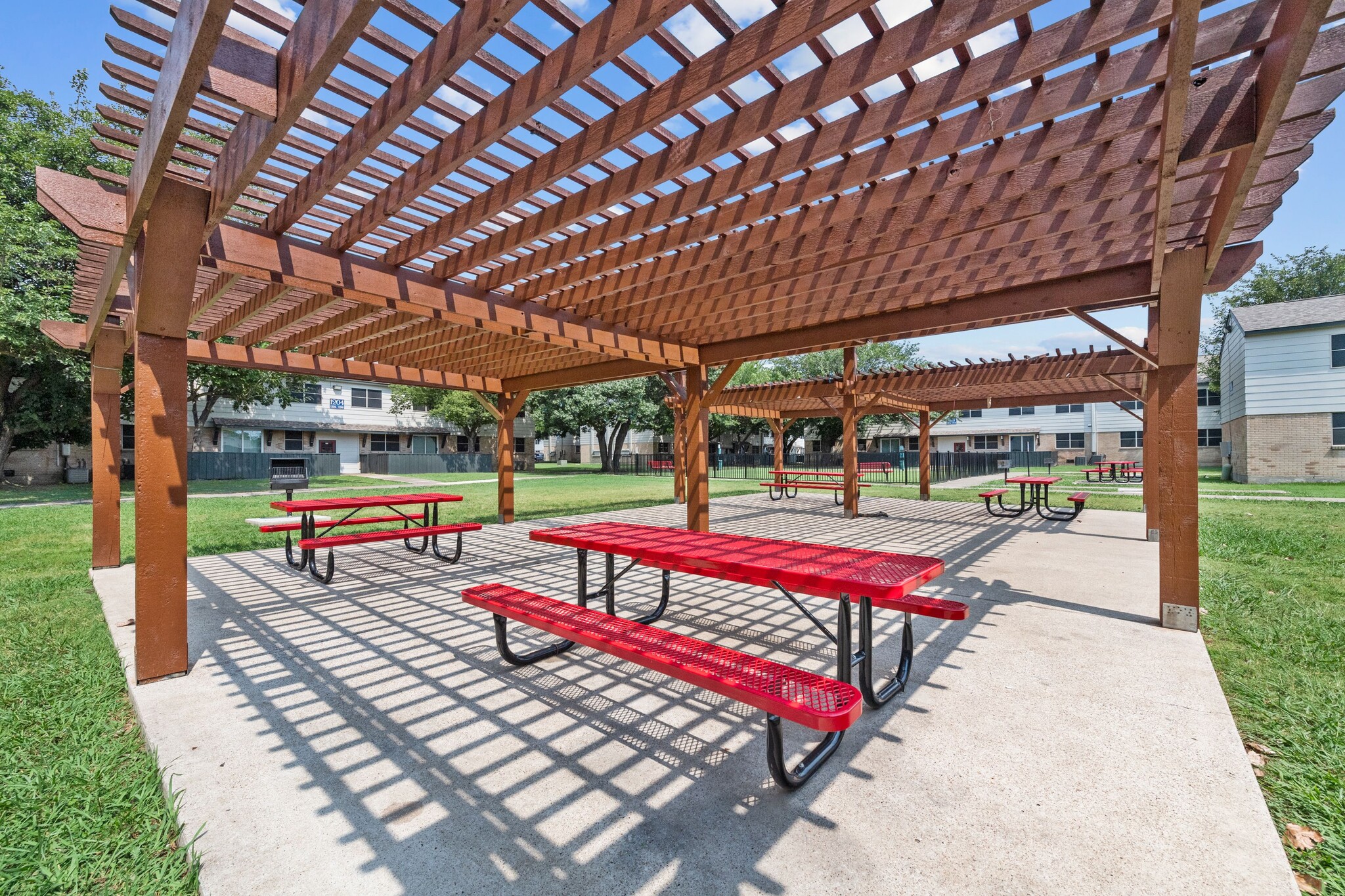 Pergola Area - Donna Lynn Apartments