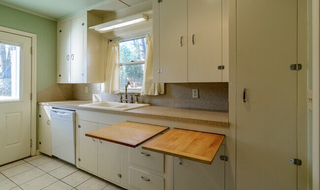 Building Photo - ***VERY NICE 3/2*S.HIGHLANDS*