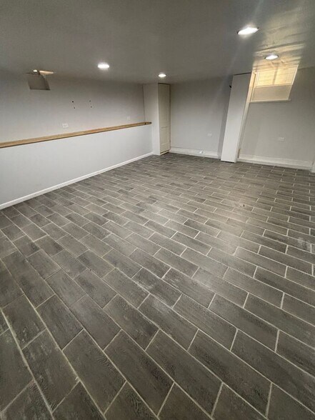 Building Photo - 5921 S Racine Ave