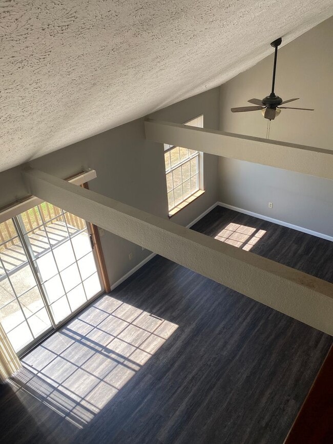 Building Photo - 2 bedroom 2 bath Loft Apartment Branson MO...