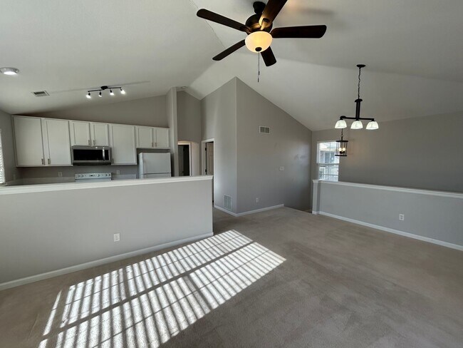 Building Photo - Low-Maintenance Luxury with Community Perks