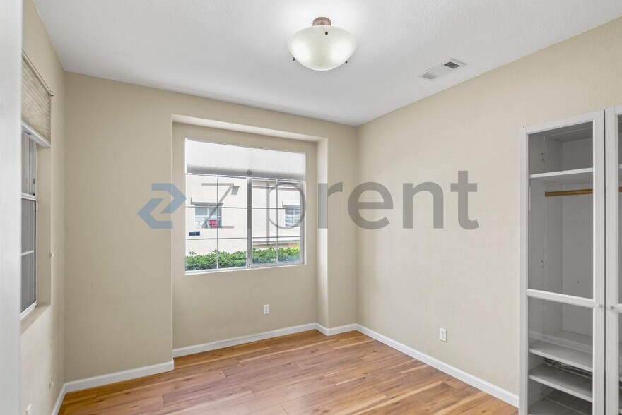 Building Photo - 916 Del Avion Ln