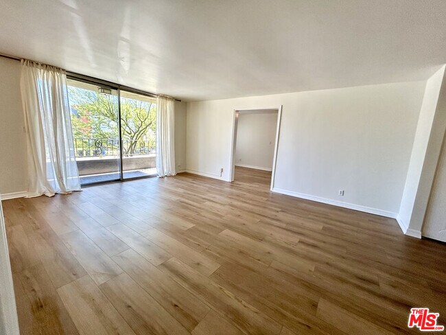 Building Photo - 10707 Camarillo St