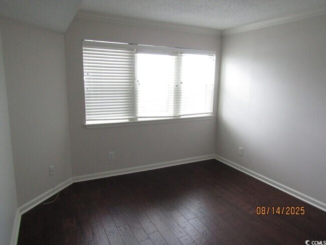 Building Photo - 4560 Greenbriar Dr
