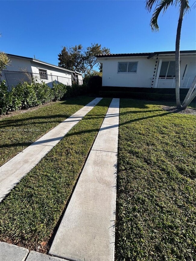 Building Photo - 8000 SW 19th St