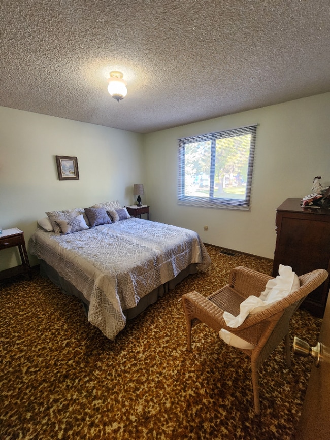Building Photo - Furnished 3BR, 1.5BTH Centrally Located in...