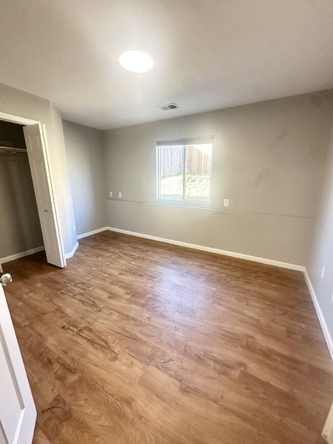 Building Photo - 216 Country West Rd