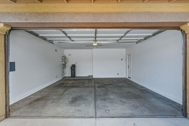 Building Photo - 9233 W Dreyfus Dr