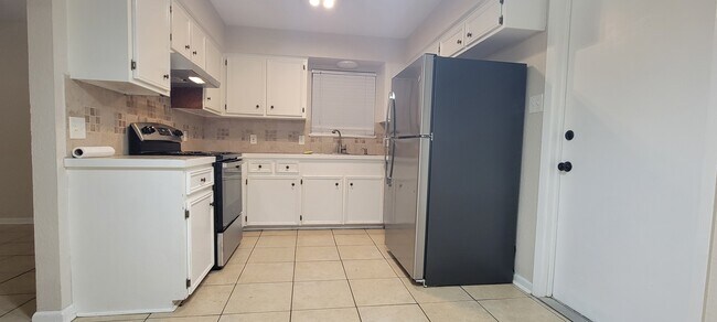 Building Photo - 5244 Larcade Dr