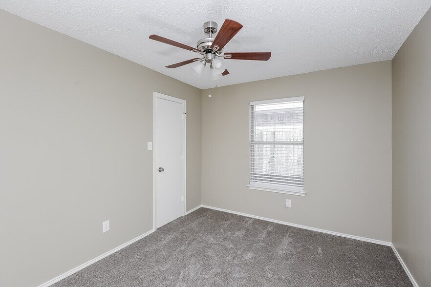 Building Photo - 2363 Kelton St