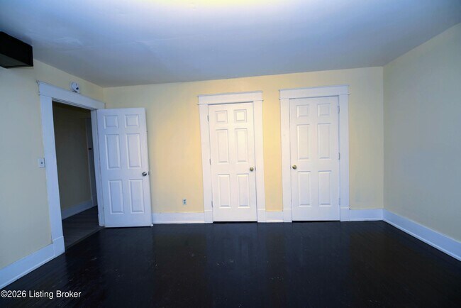 Building Photo - 226 W Burnett Ave