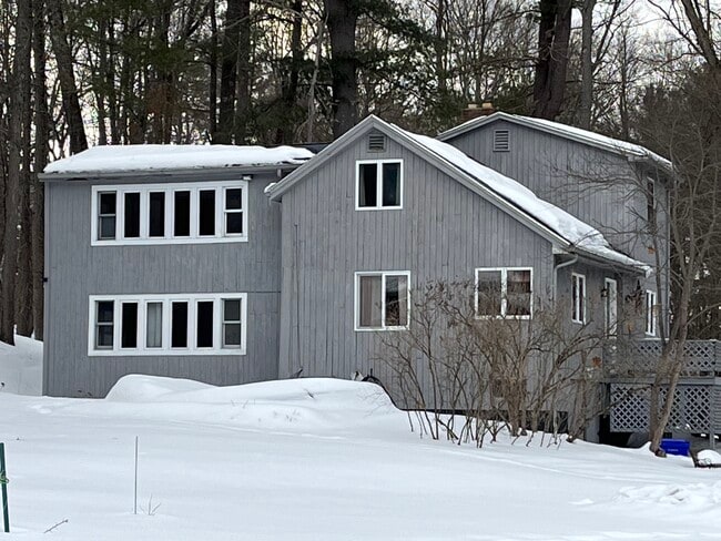 Building Photo - 3 Strawberry Ln