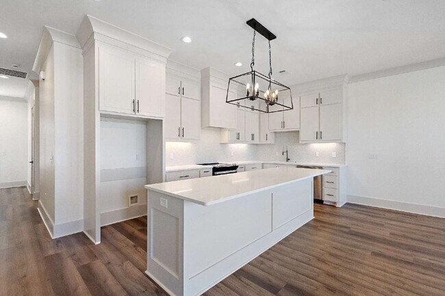 Building Photo - Luxury Townhome for Rent in Waterpointe | 3 Bed | 2.5 Bath | Private Courtyard