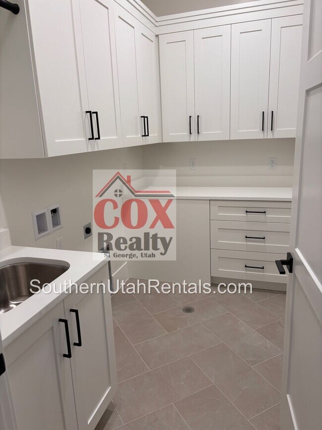 Building Photo - BRAND NEW 6 bed  | 4 bath | 3 car garage c...