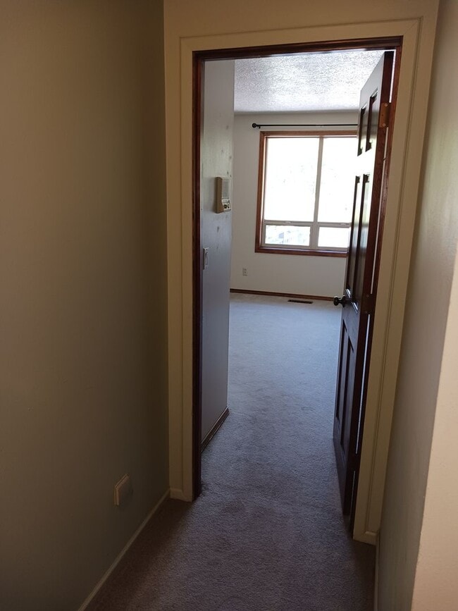 Building Photo - 708 Highland Dr