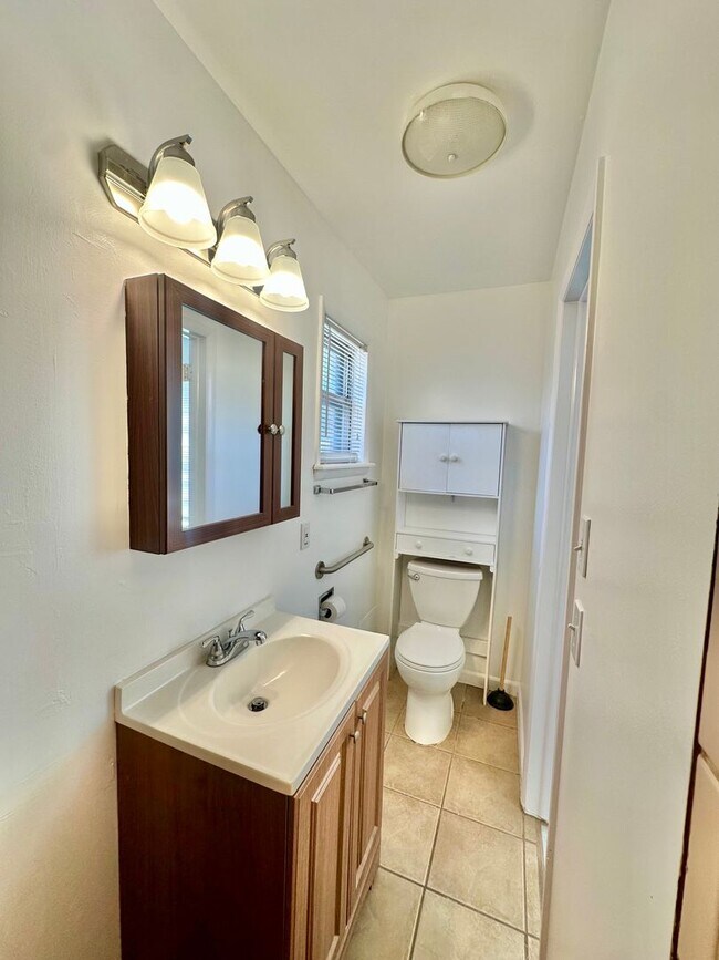 Building Photo - 3 BED 2 BATH-Longview Acres 2nd