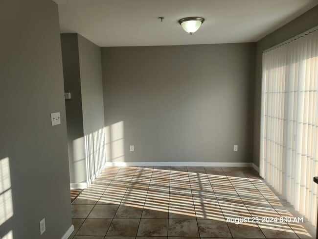 Building Photo - 3 Bedroom Townhouse For Rent in Waynesboro