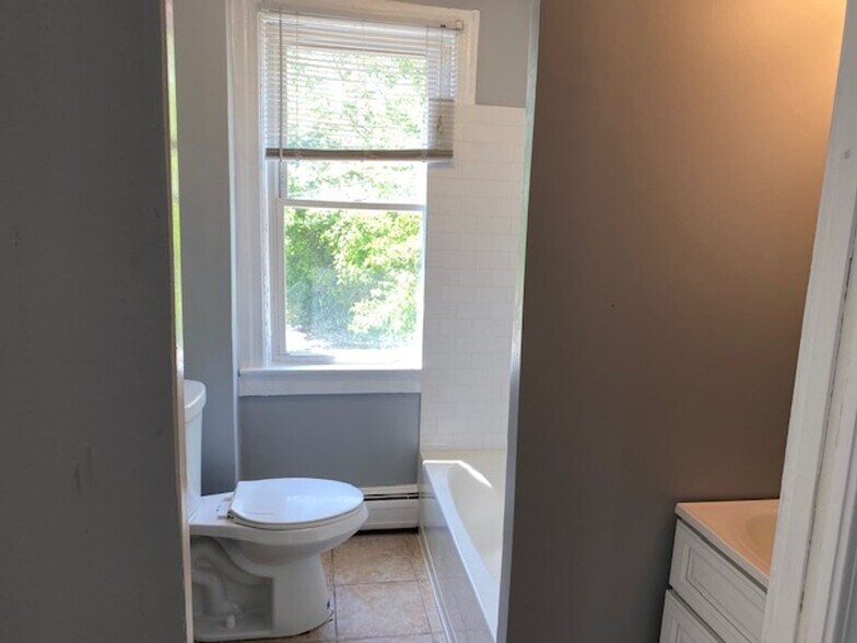 Building Photo - 74 Veazie St