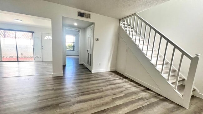 Building Photo - 487 NW 98th Ct