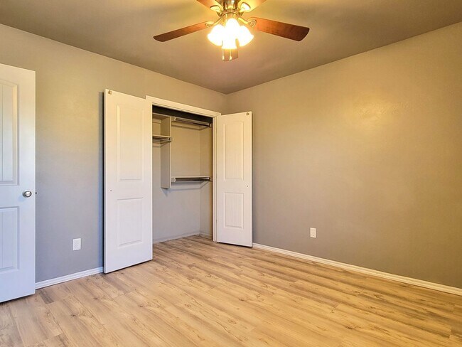Building Photo - Introducing a charming 3-bedroom, 2-bathroom house located in the desirable area of Edmond, OK.