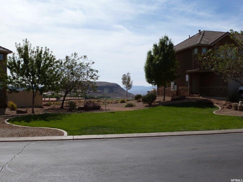 Common area - 1000 E Bluffview Dr