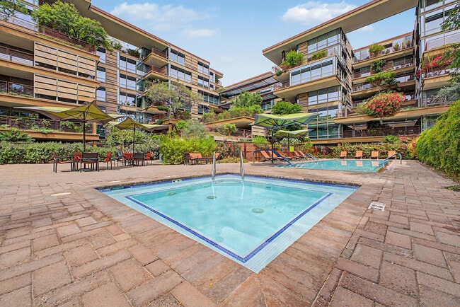 Building Photo - 7147 E Rancho Vista Dr