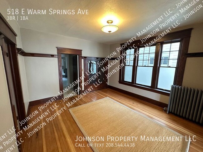 Building Photo - One of a Kind North End Boise Apartment! 7...