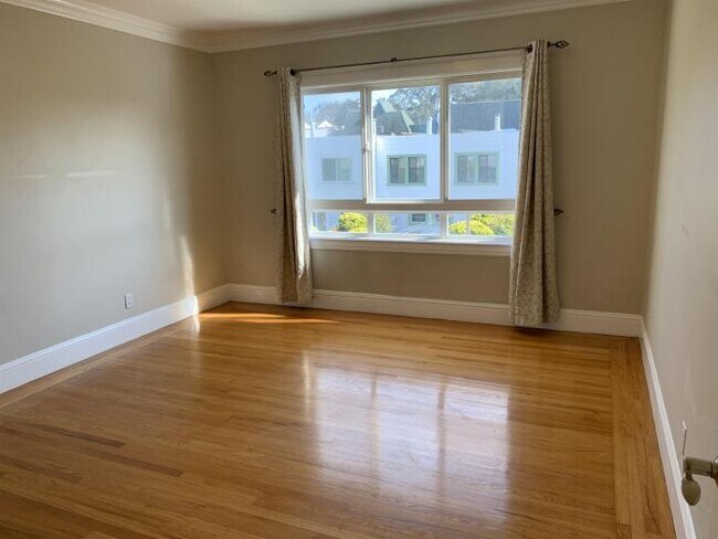 Building Photo - 3 bedroom in San Francisco CA 94116