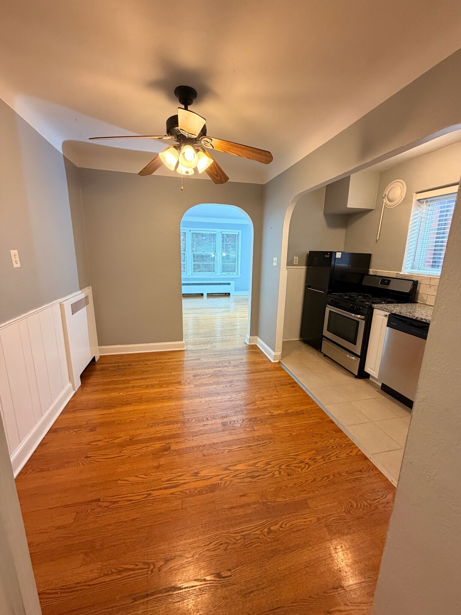 Building Photo - 6618-6620 Devonshire Ave