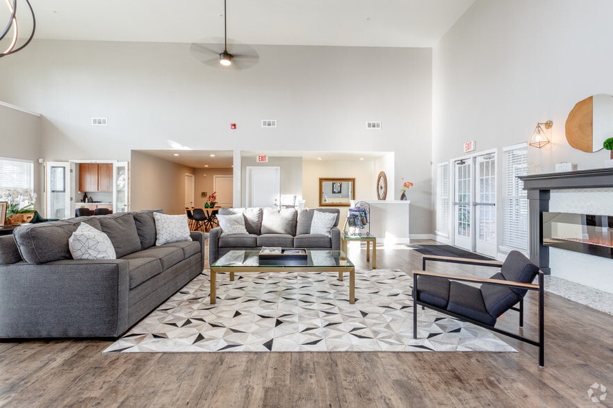 Clubhouse - Saddlewood Apartments