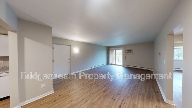 Primary Photo - 441 N Broadway St