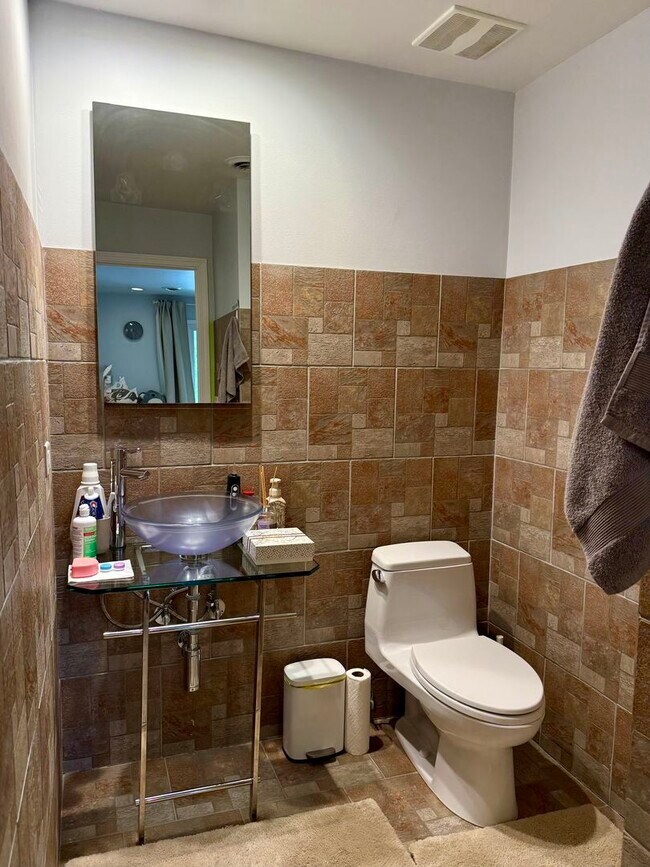 Building Photo - 835 Waterview Cir