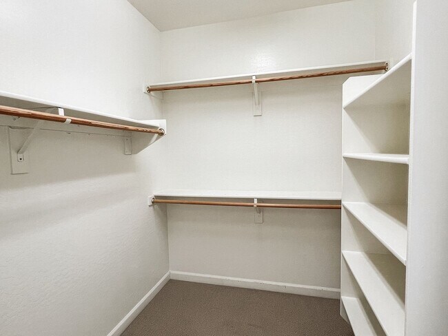 Building Photo - 4 Bed + Office | 3 Bath | 3-Car Garage | E...