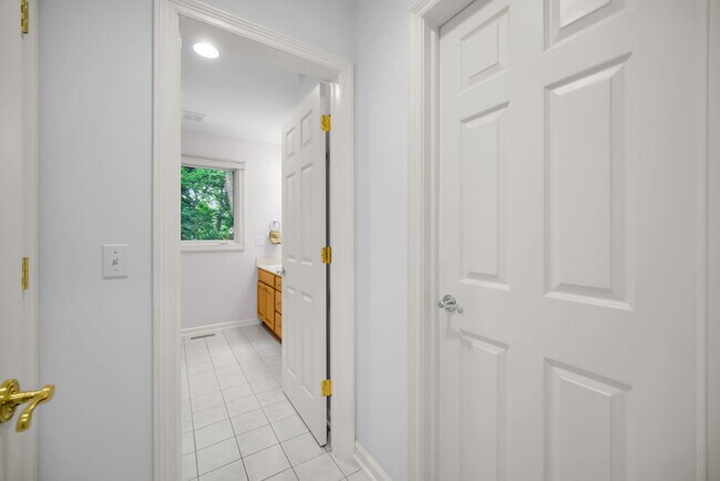 Building Photo - 36W244 Fieldcrest Dr