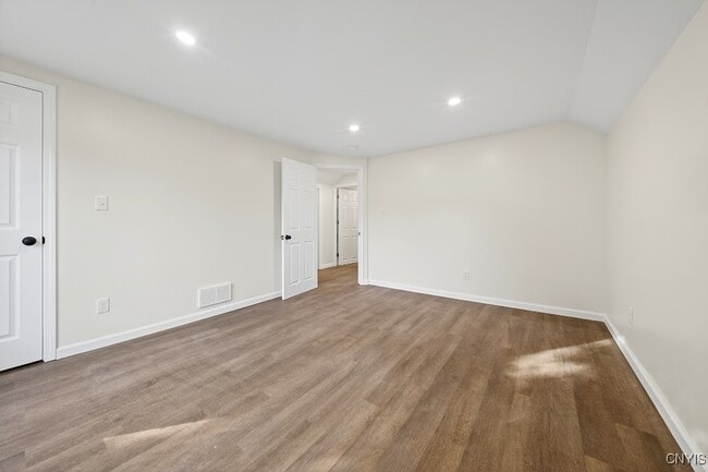 Building Photo - 127 E Warrington Rd