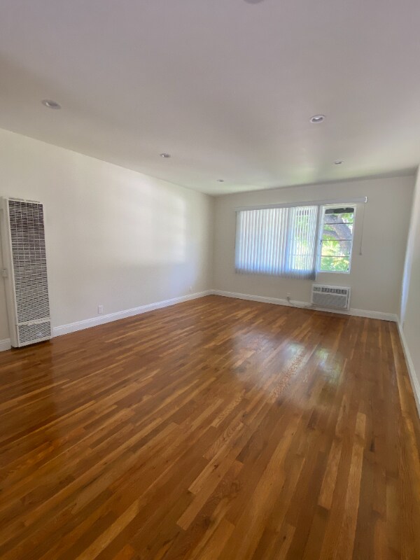 Building Photo - 1812 Grevelia St